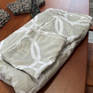 Sleep Number duvet set eastern king set in nickel. Purchased new.